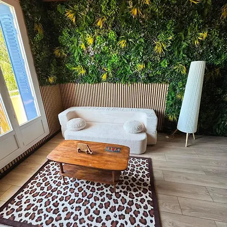 Mango Jungle - Chaleureux Sur Le Theme De La Jungle Avec Balcon A