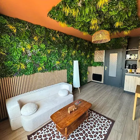 Mango Jungle - Chaleureux Sur Le Theme De La Jungle Avec Balcon A